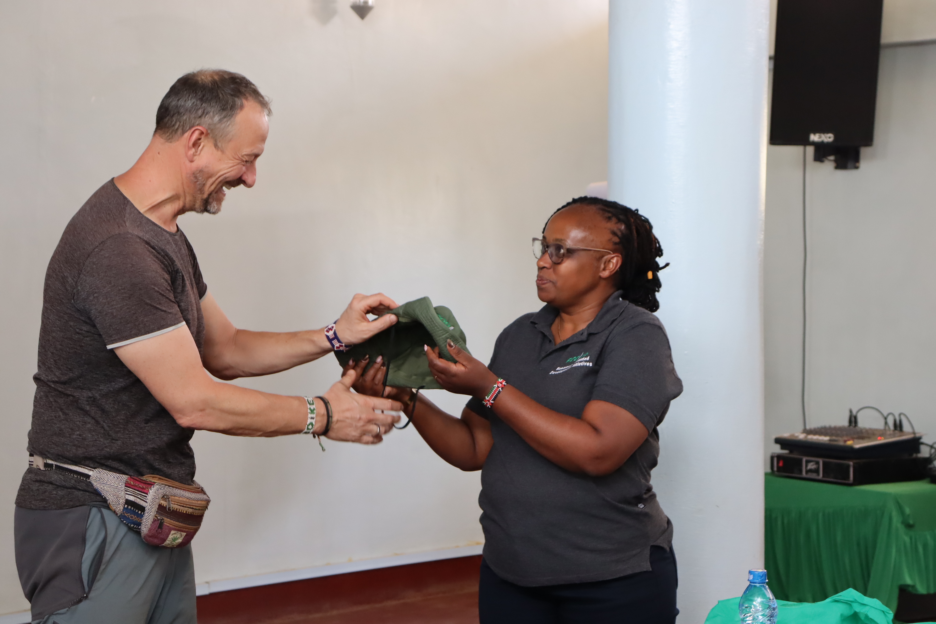 Rodi Staff gifting Dirk Kannacher